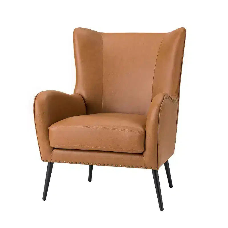 Poltrona classica con schienale a orecchioni e bordo borchiato