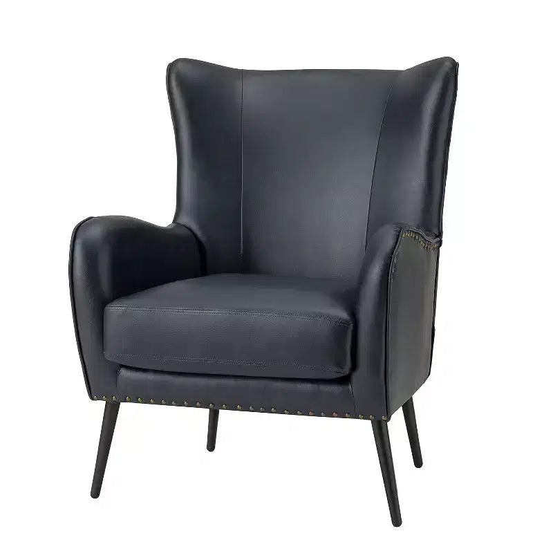 Poltrona classica con schienale a orecchioni e bordo borchiato
